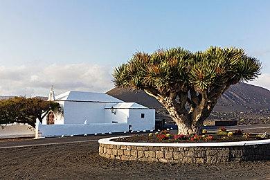 《暗黑4》大获成功 负责人晒合照：为团队感到自豪